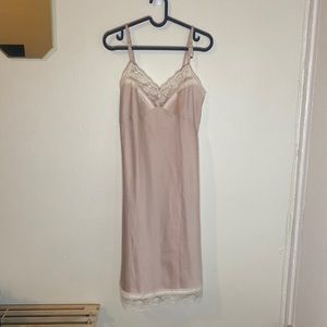 VINTAGE DIOR slip. In perfect condition. Size 34